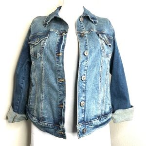NWT TORRID MEDIUM WASH DISTRESSED DENIM JACKET PLUS SIZE 00